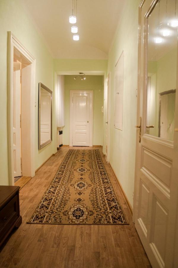 Helen Homestay Vaclavske Namesti Прага Экстерьер фото