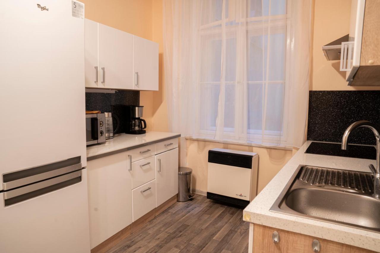 Helen Homestay Vaclavske Namesti Прага Экстерьер фото