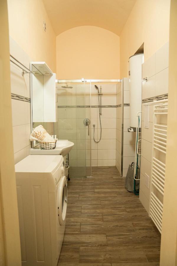 Helen Homestay Vaclavske Namesti Прага Экстерьер фото