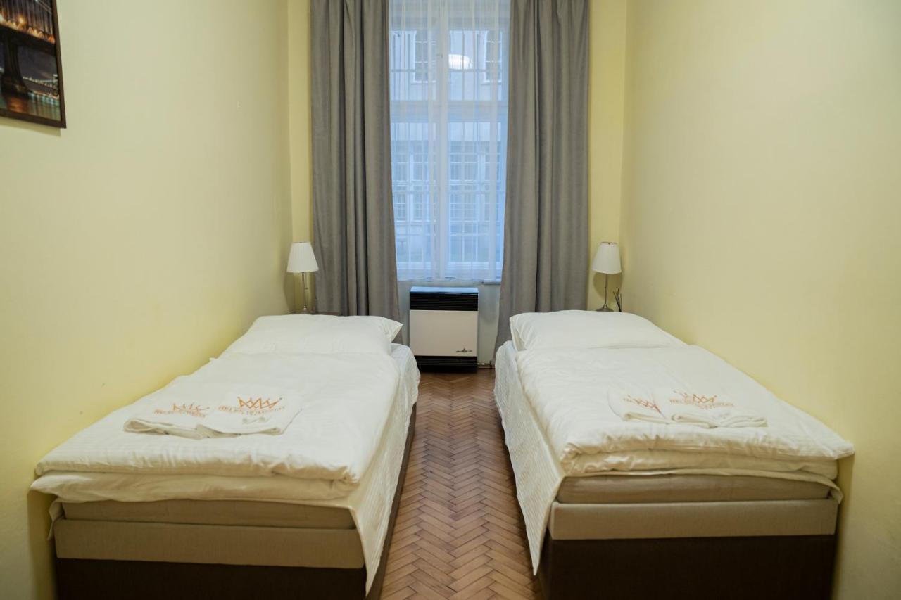 Helen Homestay Vaclavske Namesti Прага Экстерьер фото
