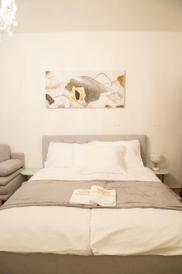 Helen Homestay Vaclavske Namesti Прага Экстерьер фото